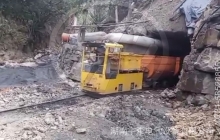 井下蓄電池電機(jī)車電源液面低應(yīng)該能直接加自來水嗎？